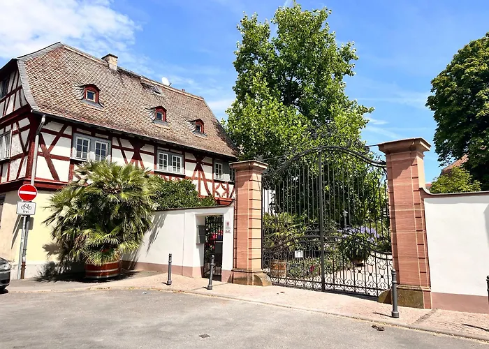 Apartment Am Schloss-Park Wiesbaden Biebrich Am Rhein