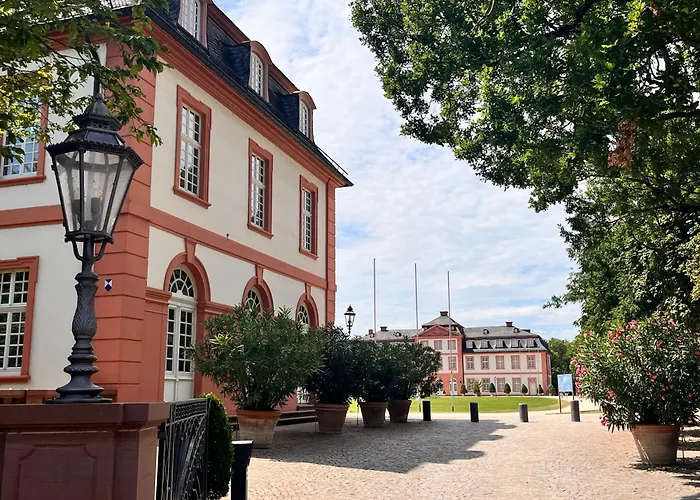 Apartment Am Schloss-Park Wiesbaden Biebrich Am Rhein